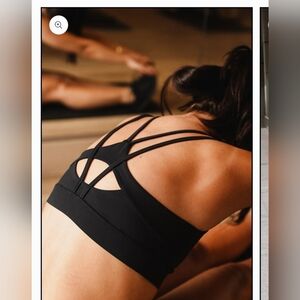 Black Strappy Sports Bra - L